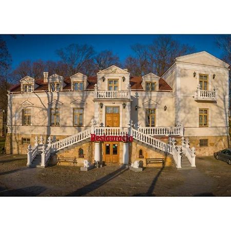 Palac Tarnowskich ออสตรอเวียตซ์ชเวียนตอกชิสกี ภายนอก รูปภาพ
