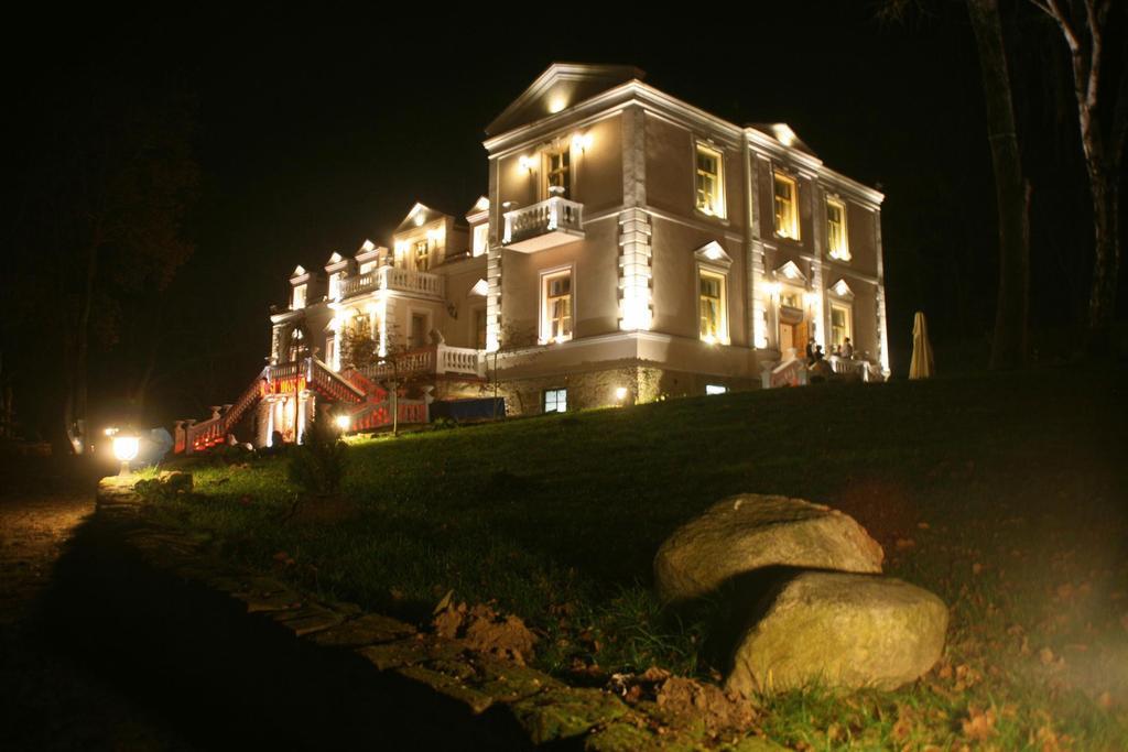 Palac Tarnowskich ออสตรอเวียตซ์ชเวียนตอกชิสกี ภายนอก รูปภาพ