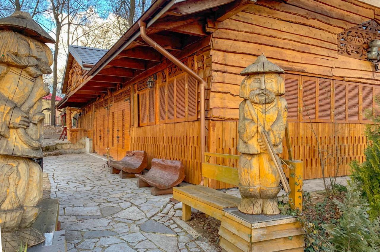 Palac Tarnowskich ออสตรอเวียตซ์ชเวียนตอกชิสกี ภายนอก รูปภาพ